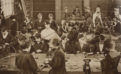 Arbeiterinnen im R.N. Luftdienst, 1914-19 von English Photographer